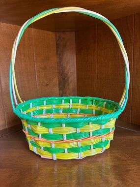 Vintage Woven Plastic Pastels Easter Basket for girls or boys 1970’s/80’s